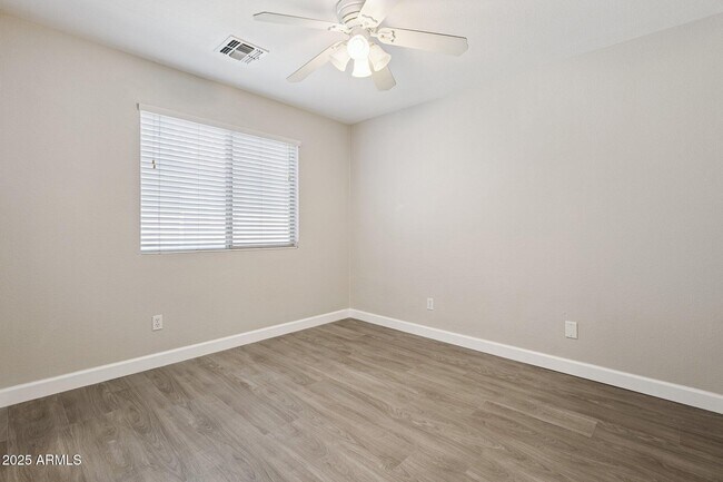 Building Photo - 5409 S 10th Ave