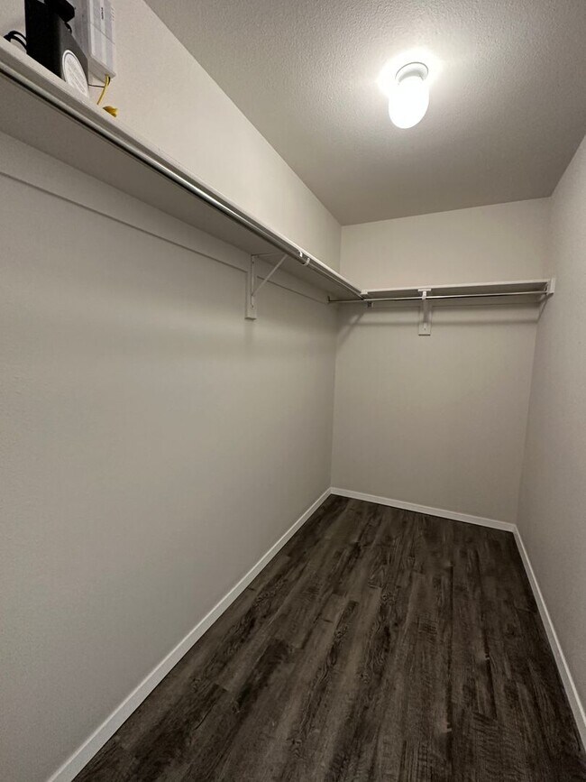 Building Photo - *Pre-leasing* Three Bedroom | Two Bathroom...