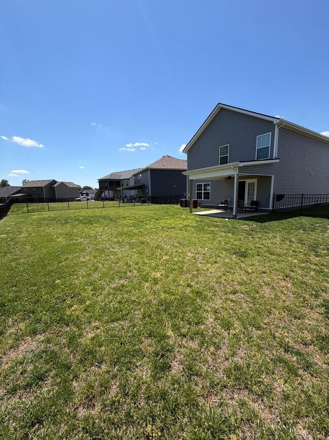 Building Photo - 3 Bedroom 2 1/2 Bath Home For Rent Near Post!