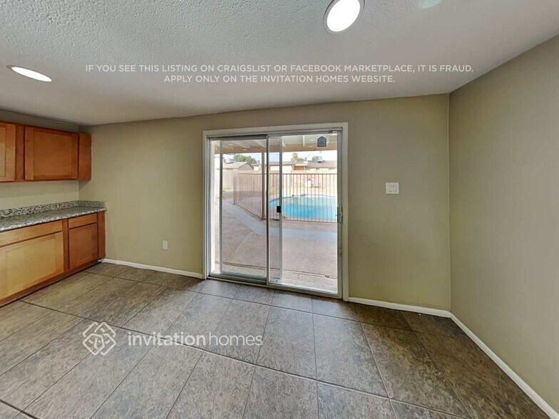 Building Photo - 7208 W Glenrosa Ave