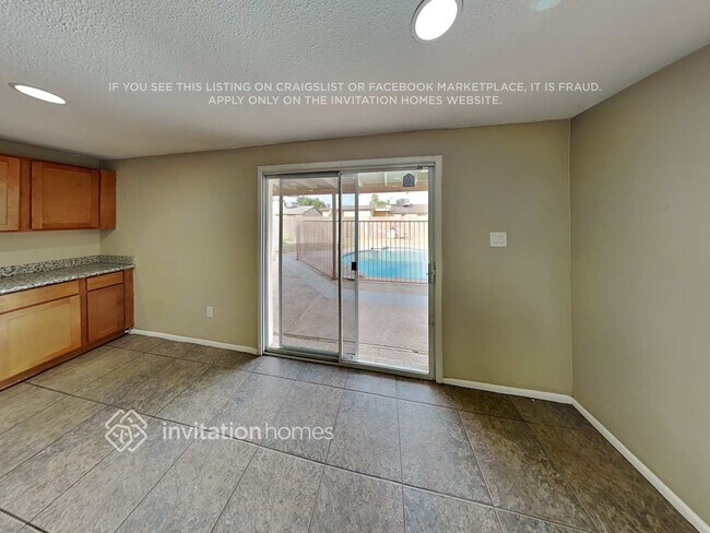 Building Photo - 7208 W Glenrosa Ave