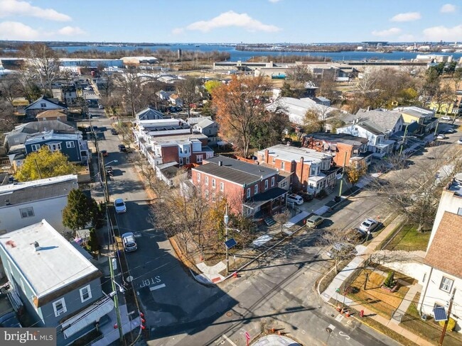 Building Photo - 738 Division St