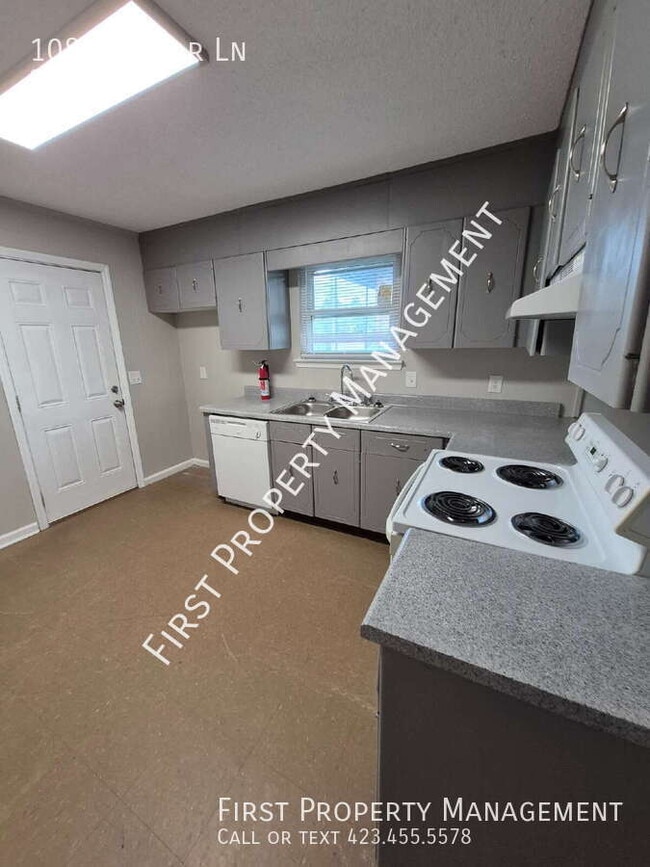 Building Photo - 108 S Cedar Ln
