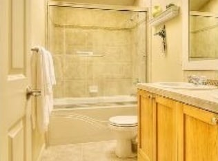 Building Photo - Lovely 2 Bedroom Townhouse in Magnolia.