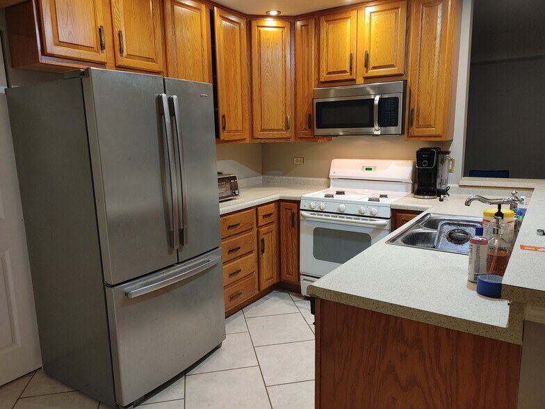 Building Photo - 464 Attenborough Way