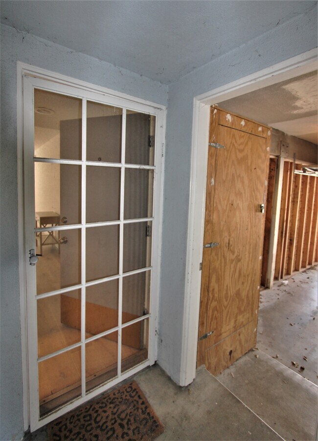 Building Photo - 372 Pershing Dr