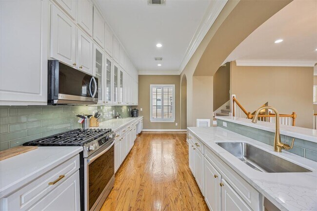 Building Photo - 5411 Blossom St
