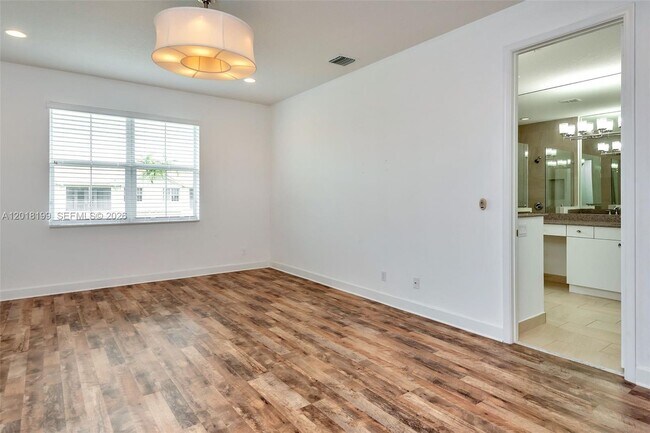Building Photo - 22954 Clear Echo Dr
