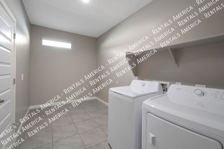 Building Photo - 36990 N Aleutian Dr