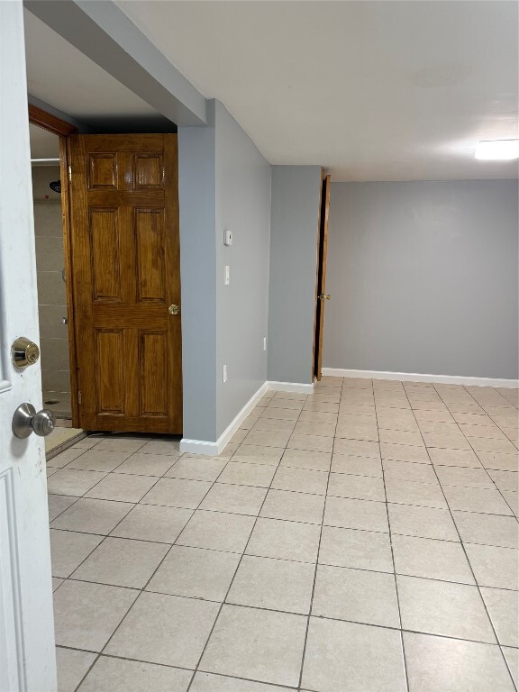 Building Photo - 337 1/2 Riverside Dr