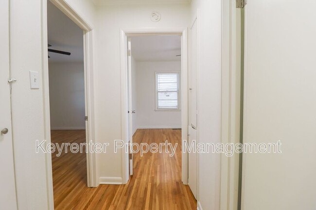 Building Photo - 622 E Xyler St