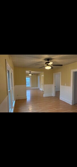 Building Photo - 209 King St