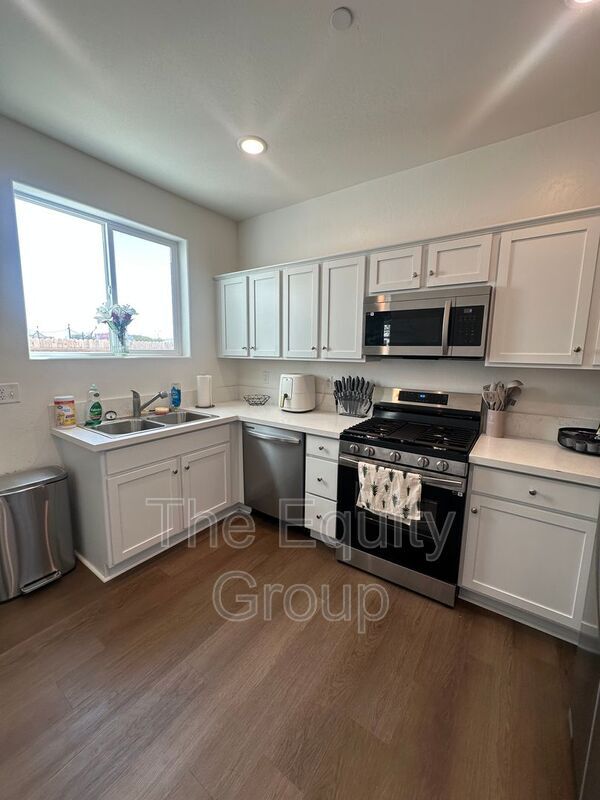 Building Photo - 1087 Buena Vis Ln