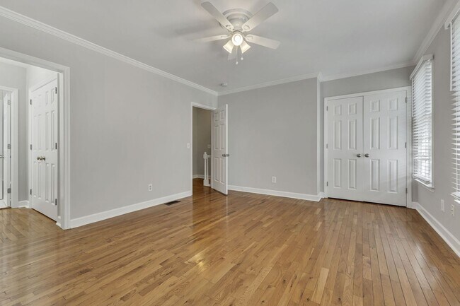 Building Photo - Amazing 2BE/2.5BA duplex in the heart of Belmont & Hillsboro Village!