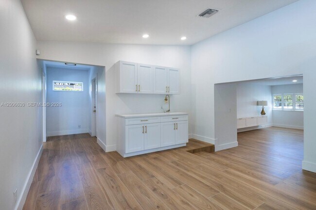 Building Photo - 13050 SW 71st Ave