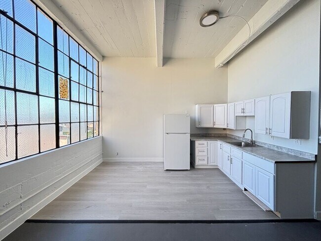 Building Photo - 1341 58th Ave