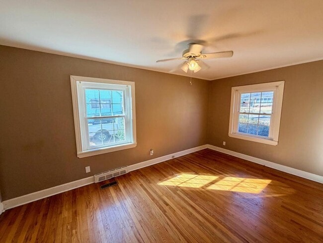 Building Photo - 210 Highland Dr