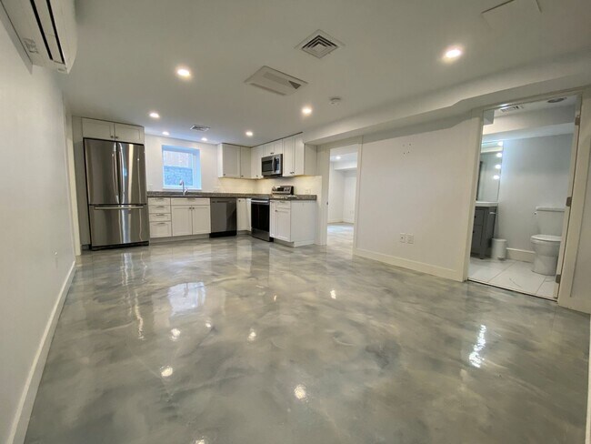 Building Photo - River Pied a Terre