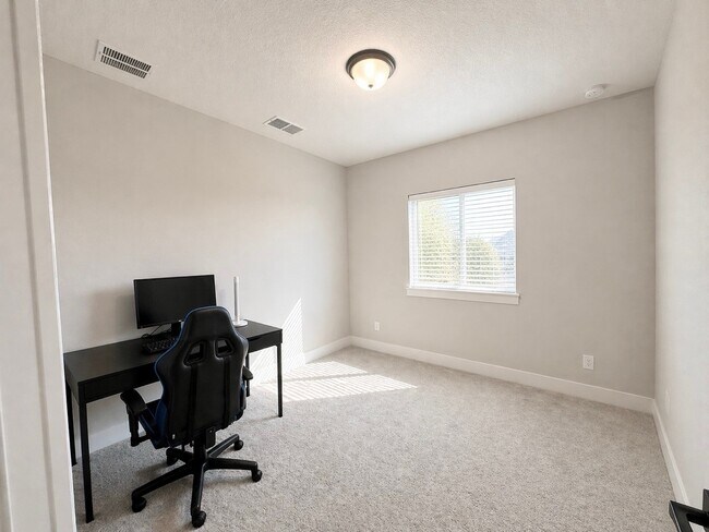 Building Photo - 15138 Tenacious Dr