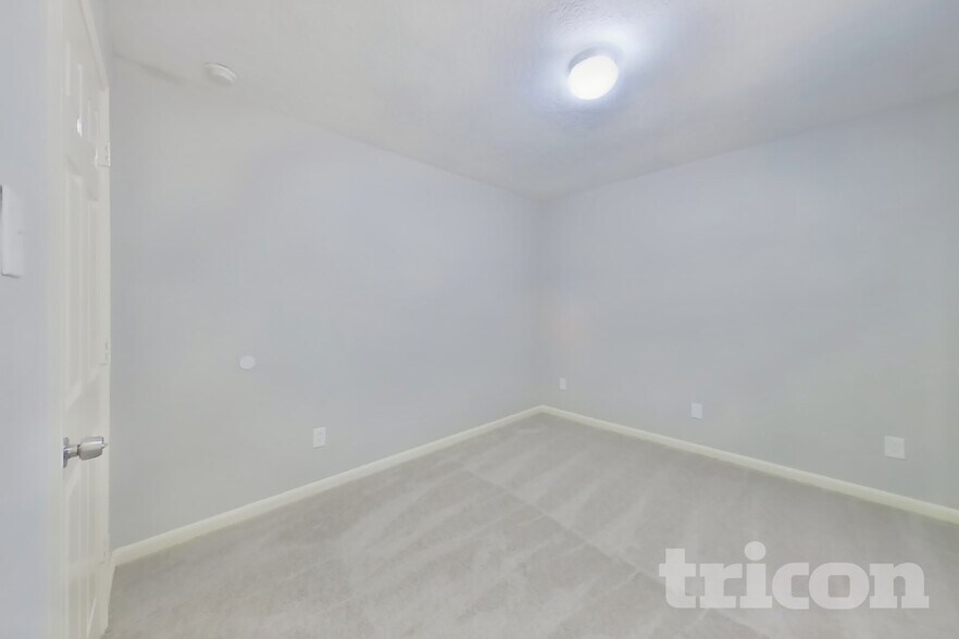 Building Photo - 5473 N Buffalo Cir