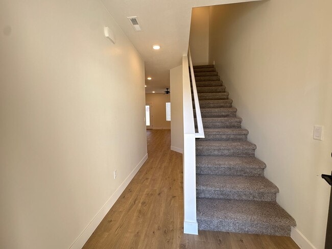 Building Photo - Crosshollows Home Available!