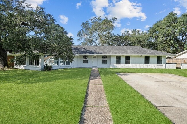Primary Photo - 22 13th Ave N