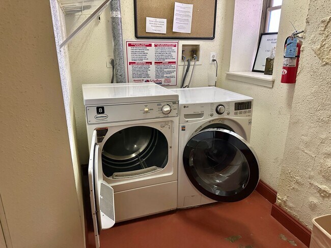 Building Photo - Château Living in this Dupont Circle Delightful Studio- Blocks from the Metro!