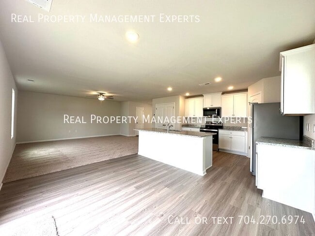 Building Photo - 512 Hawley St