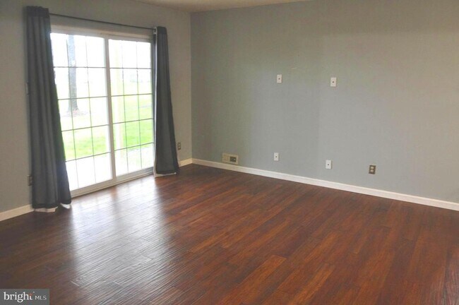 Building Photo - 903A Sedgefield Dr