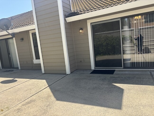 Building Photo - 2213 Camborne Dr