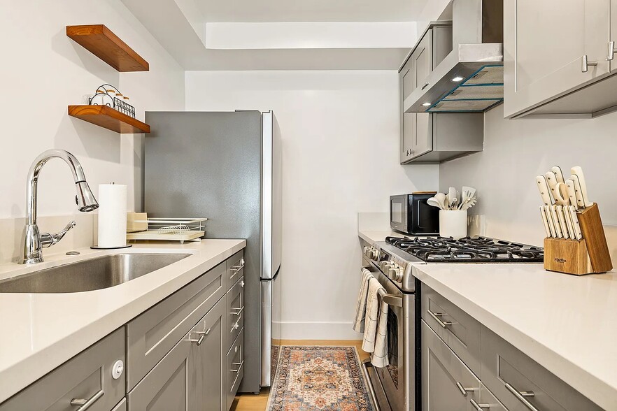 Building Photo - 619 W Kelso St