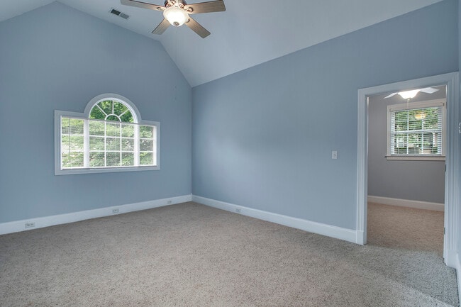 Building Photo - 111 Daleyuhski Way