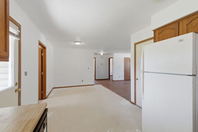 Building Photo - 2 Bed | 2 Bath | 1 Car Garage Home! 1000 sqft located in SPARTA!