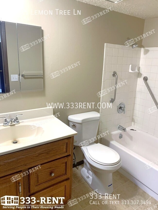 Building Photo - Lovely Condo Ready For You to Move In!