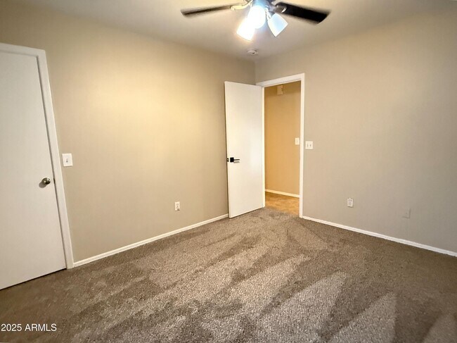 Building Photo - 10422 E Bramble Ave