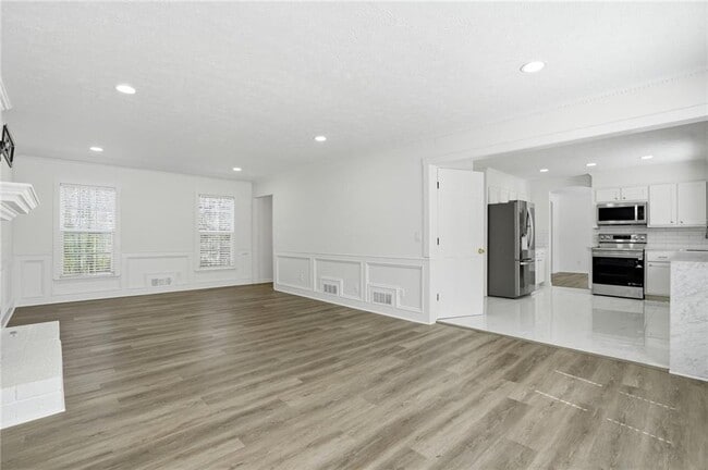 Building Photo - 313 Summit Ridge Dr