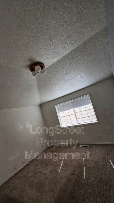 Building Photo - 2565 Burlington St NE