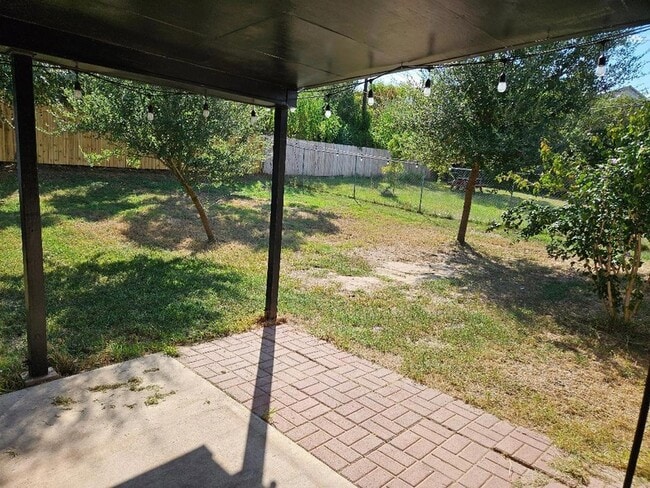 Building Photo - 214 Maple Ln