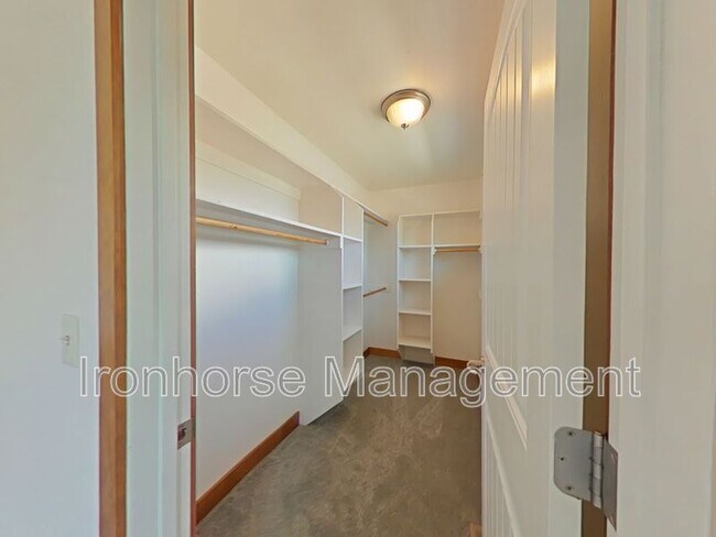 Building Photo - 5471 Glenellen Dr