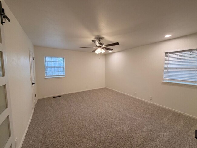 Building Photo - Rollingwood Neighborhood