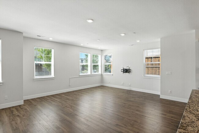 Building Photo - Spacious 4-Bedroom Home, Plus Den/Office with Modern Upgrades and Great Amenities