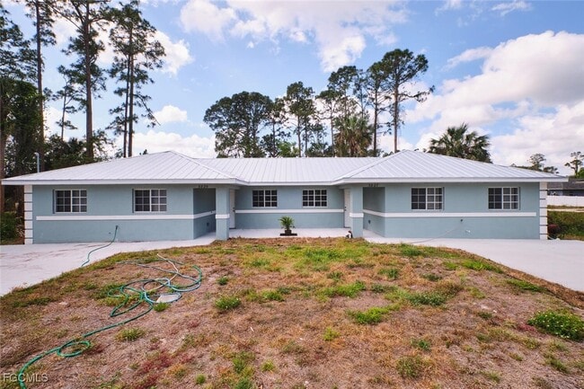 Primary Photo - 3825 Hollycrest St