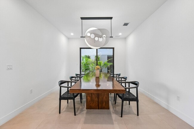 Building Photo - 17070 Rainbow Fls Trl