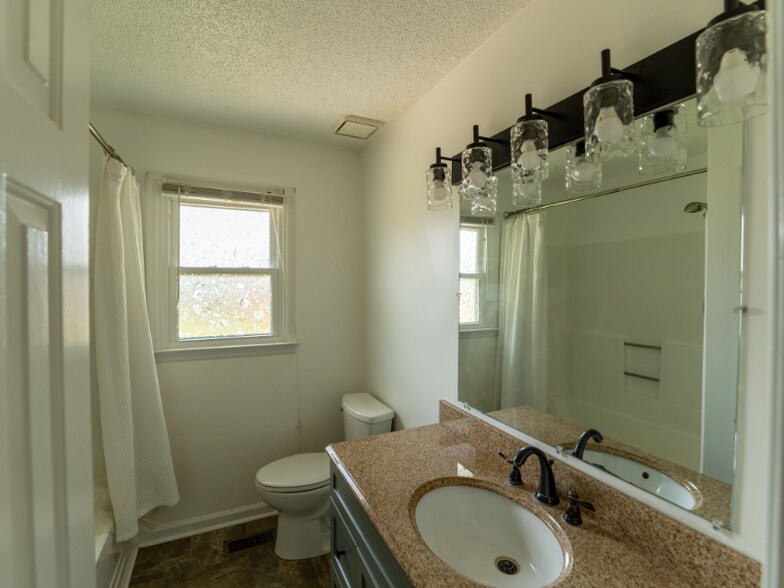 Building Photo - 2981 Bridle Dr