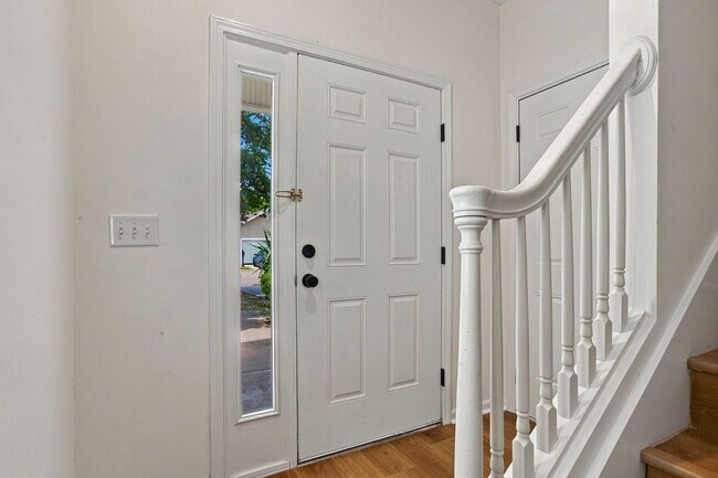 Building Photo - 13 Paddington Ln