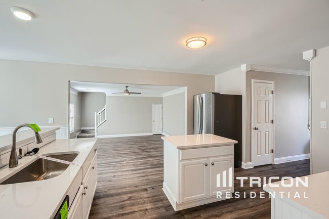 Building Photo - 4550 Talon Way