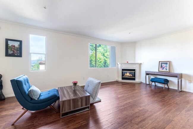 A symphony of picture windows - 5220 Premiere Hls Dr