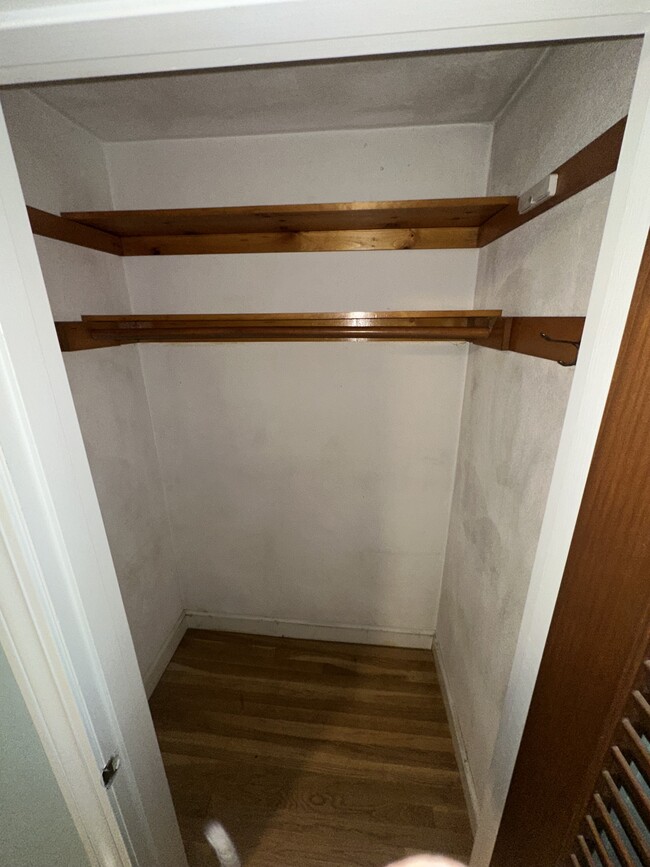 Spare room closet - 5 Crestshire Dr