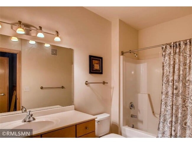 Building Photo - 7600 Lyndale Ave S