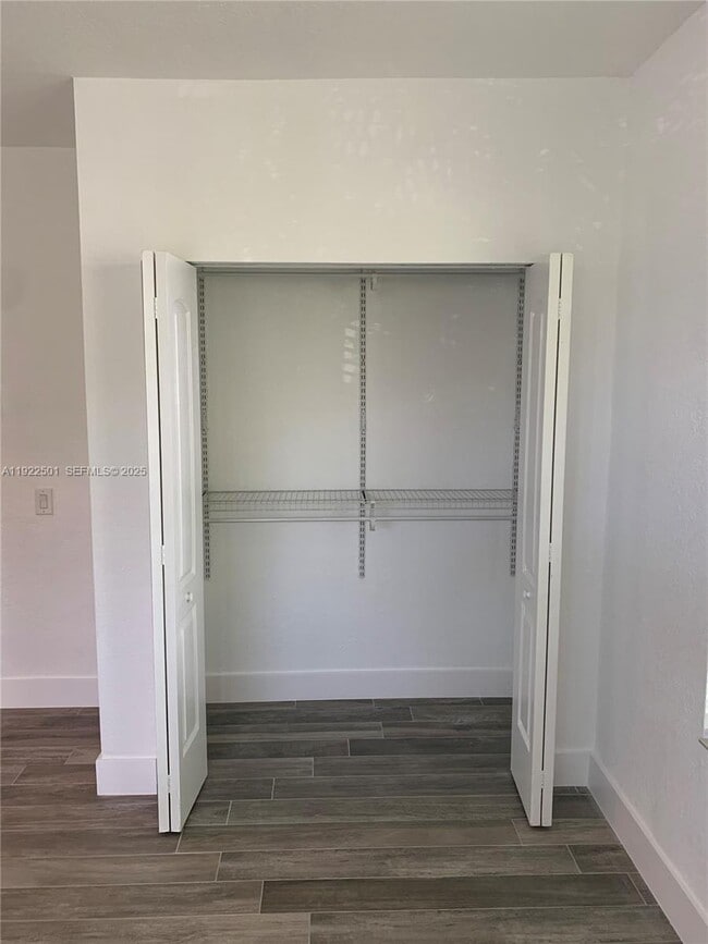 Building Photo - 712 SW 56th Ave